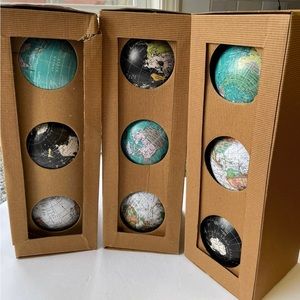 Lot of world map globes
